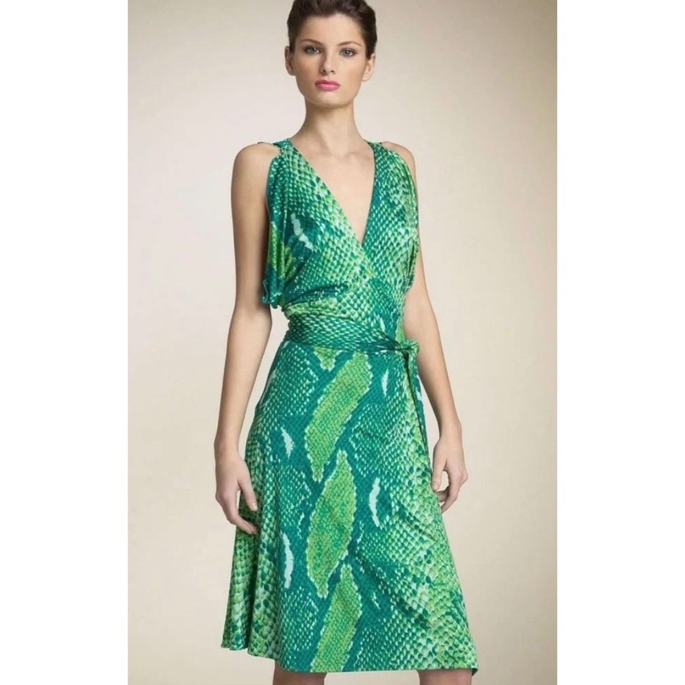 Diane von Furstenberg Green Snakeskin Silk Wrap Dress Sleeveless Size 6 NWT